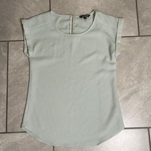 Express textured fabric zipper back blouse